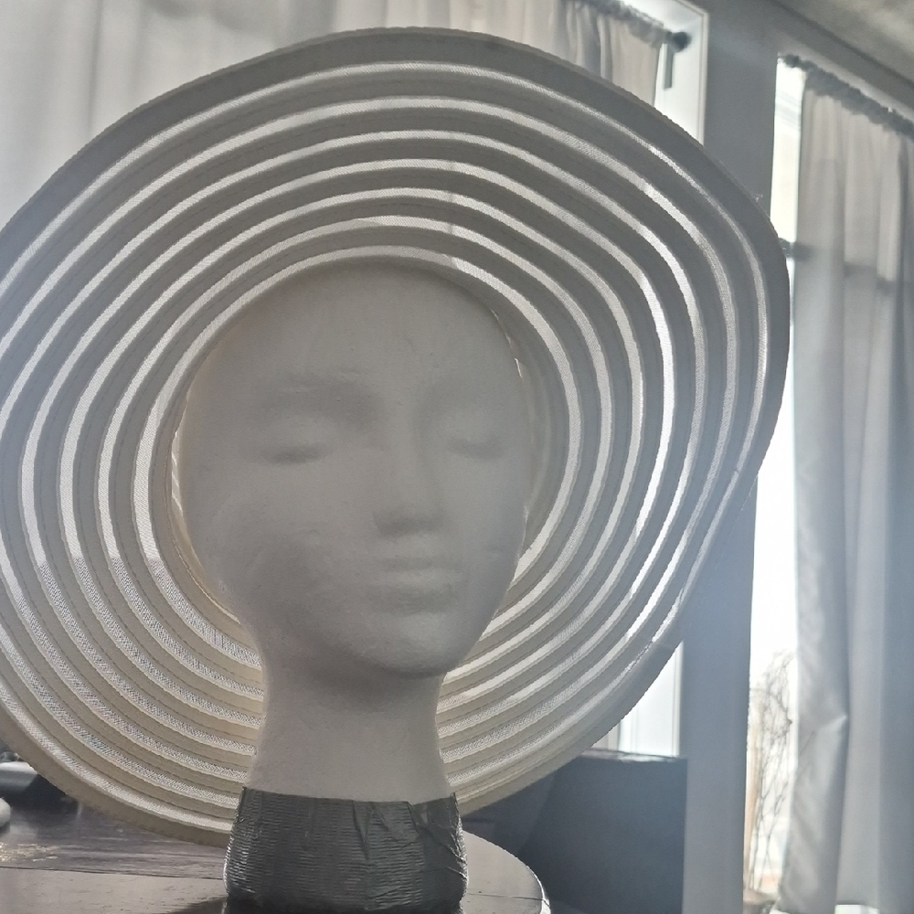 La Vie En Rose White Striped Hat